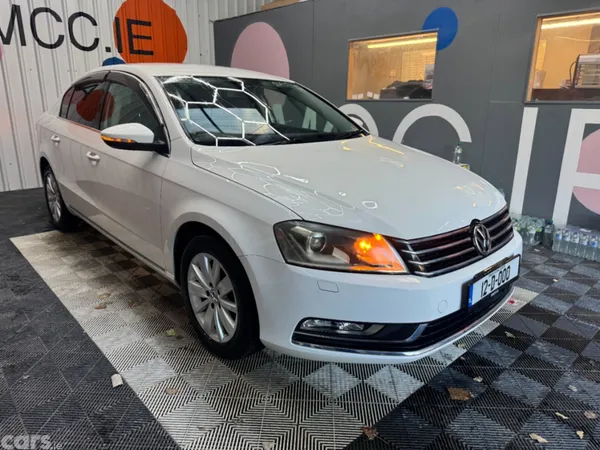 Volkswagen Passat Saloon, Petrol, 2012, White