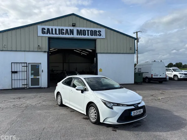 Toyota Corolla Saloon, Petrol Hybrid, 2021, White