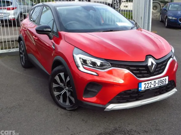 Renault Captur Hatchback, Petrol, 2022, Red