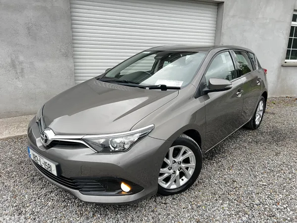 Toyota Auris Hatchback, Petrol, 2018, Grey