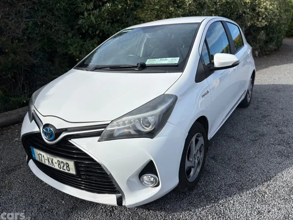 Toyota Yaris Hatchback, Petrol Hybrid, 2017, White