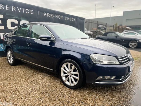 Volkswagen Passat Saloon, Diesel, 2012, Blue