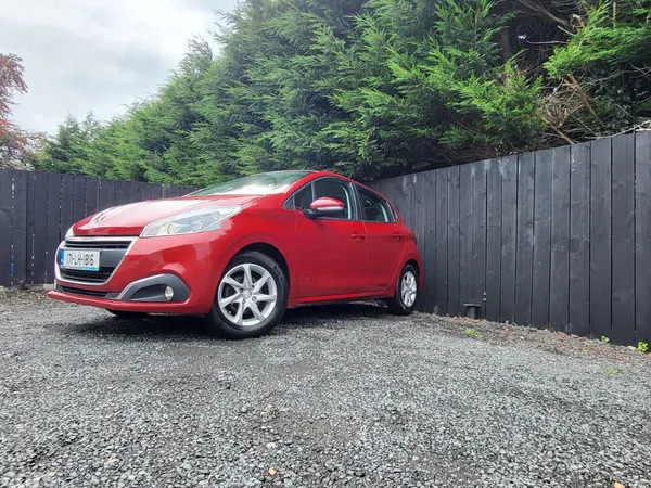 Peugeot 208 Hatchback, Petrol, 2017, Red