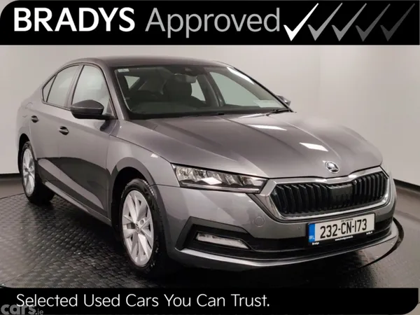 Skoda Octavia Hatchback, Diesel, 2023, Grey