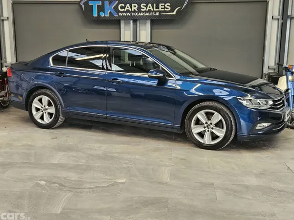 Volkswagen Passat Saloon, Diesel, 2022, Blue