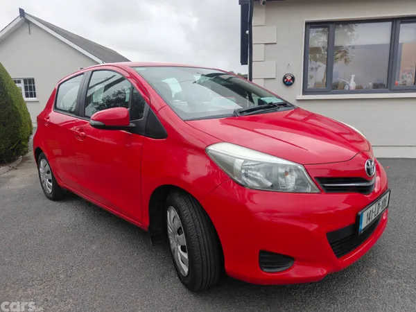 Toyota Yaris Hatchback, Petrol, 2014, Red