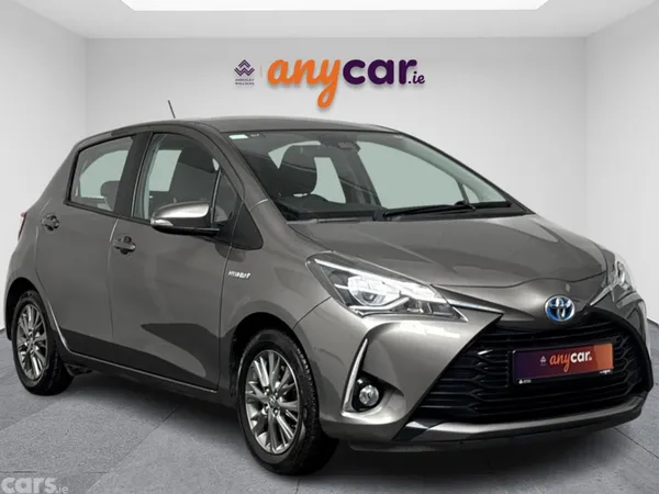 Toyota Yaris MPV, Petrol Hybrid, 2018, Grey