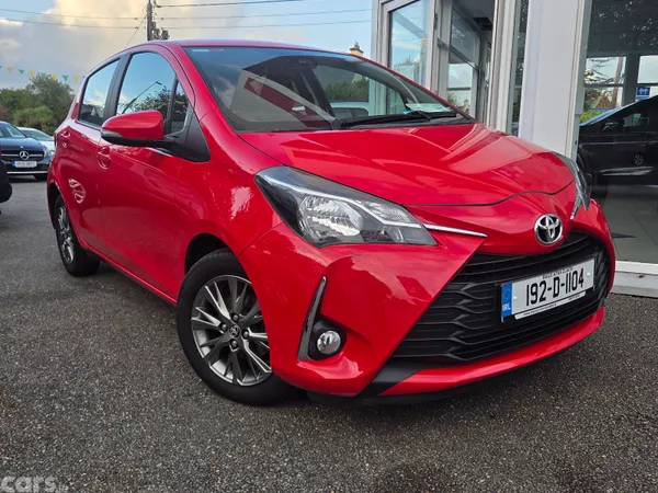 Toyota Yaris Hatchback, Petrol, 2019, Red