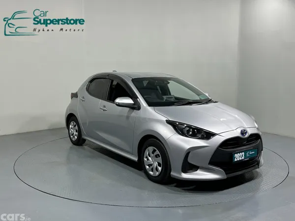 Toyota Yaris Hatchback, Petrol Hybrid, 2023, Silver
