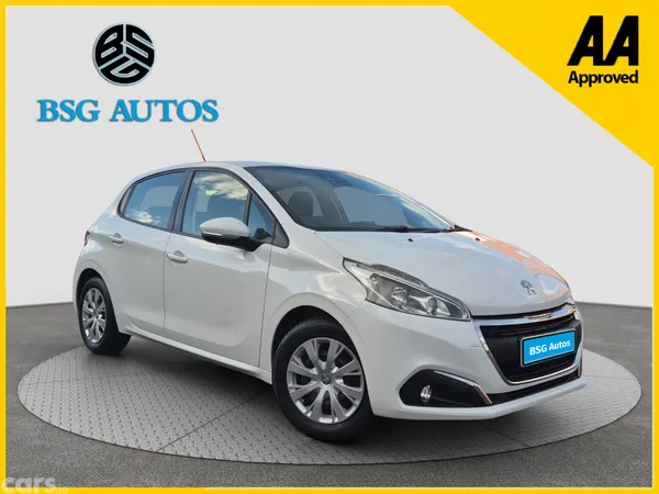 Peugeot 208 Hatchback, Petrol, 2017, White