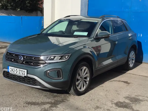 Volkswagen T-Roc SUV, Petrol, 2024, Blue