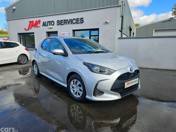 Toyota Yaris Hatchback, Petrol Hybrid, 2021, Silver