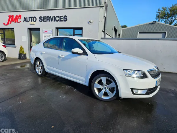 Skoda Octavia Saloon, Diesel, 2015, White