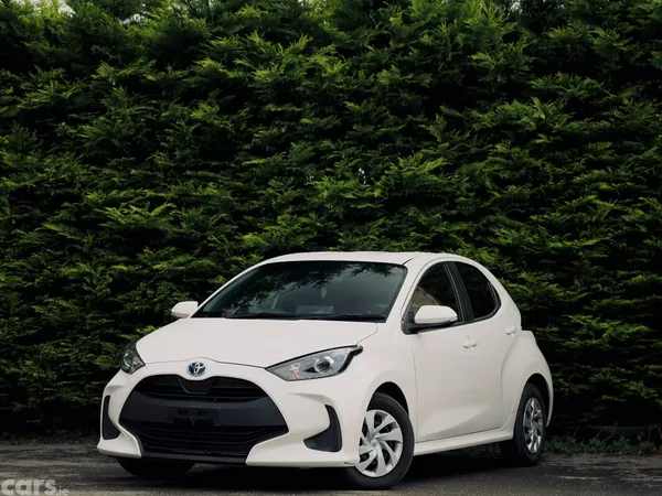 Toyota Yaris Hatchback, Petrol Hybrid, 2023, White