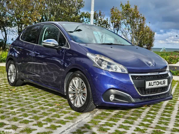 Peugeot 208 Hatchback, Petrol, 2016, Blue