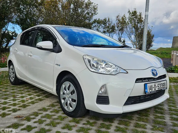 Toyota Aqua Hatchback, Petrol Hybrid, 2014, White