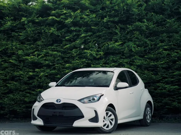 Toyota Yaris Hatchback, Petrol Hybrid, 2023, White