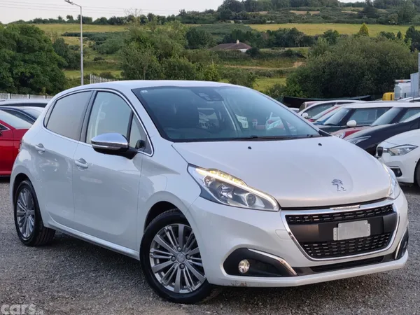Peugeot 208 Hatchback, Petrol, 2017, White