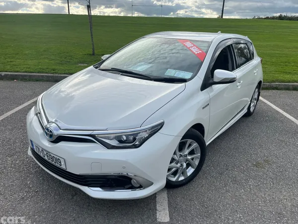 Toyota Auris Hatchback, Petrol Hybrid, 2017, White