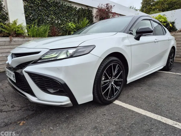 Toyota Camry Saloon, Petrol Hybrid, 2021, White