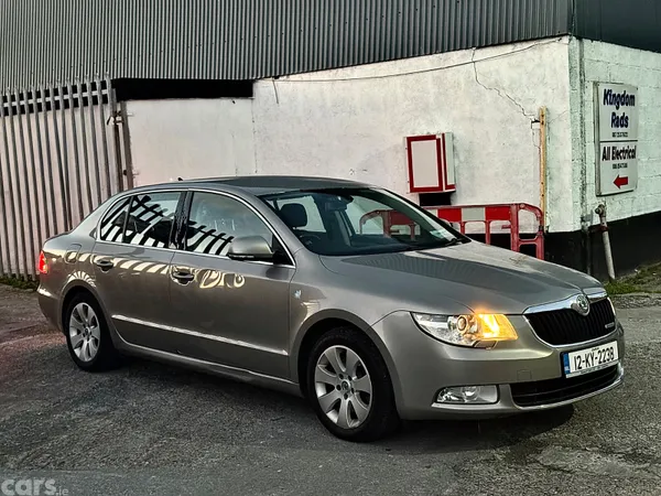 Skoda Superb Hatchback, Diesel, 2012, Beige