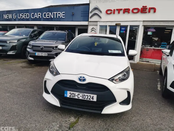 Toyota Yaris Hatchback, Petrol Hybrid, 2020, White