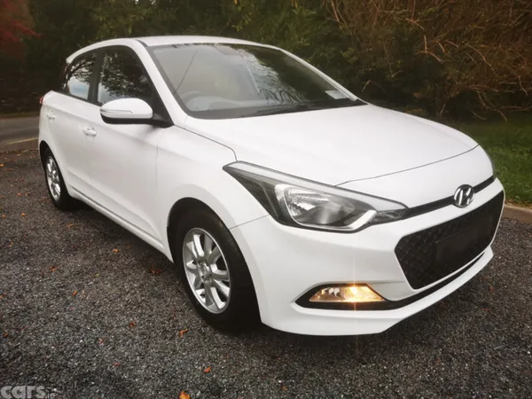 Hyundai i20 Hatchback, Petrol, 2016, White