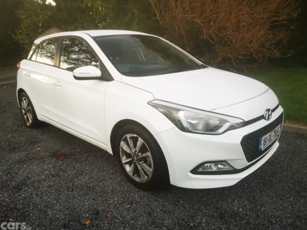 Hyundai i20 Hatchback, Petrol, 2016, White