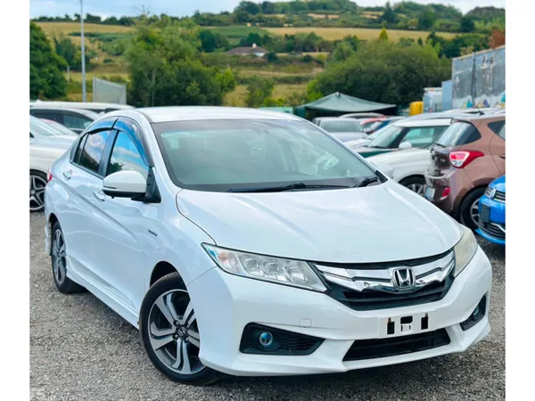 Honda Grace Hatchback, Petrol Hybrid, 2016, White