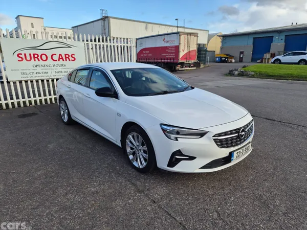 Opel Insignia Hatchback, Diesel, 2022, White