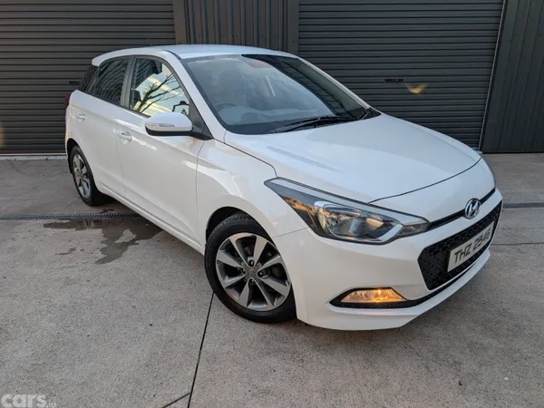 Hyundai i20 Hatchback, Petrol, 2015, White