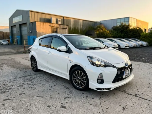 Toyota Aqua Hatchback, Petrol Hybrid, 2013, White