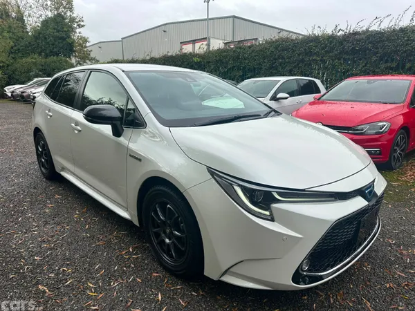Toyota Corolla Saloon, Petrol Hybrid, 2020, White