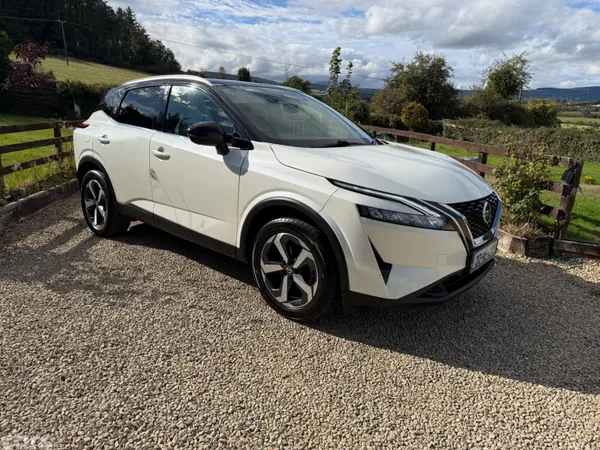 Nissan Qashqai MPV, Petrol, 2021, White