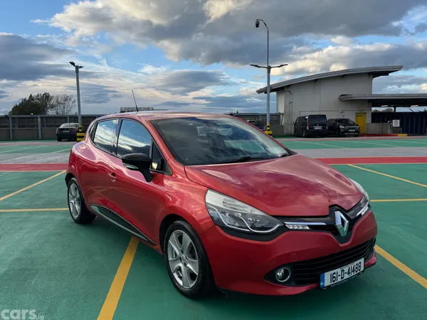 Renault Clio Hatchback, Petrol, 2016, Red