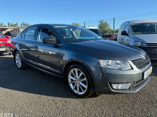 Skoda Octavia Saloon, Diesel, 2015, Grey