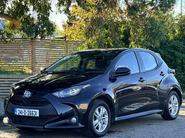 Toyota Yaris Hatchback, Petrol Hybrid, 2024, Black