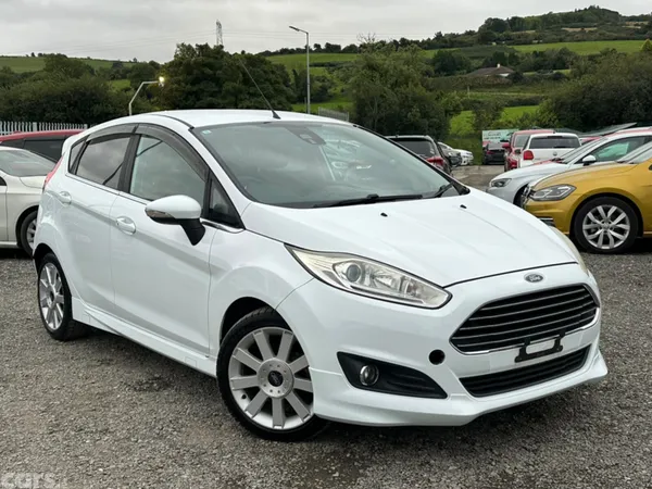 Ford Fiesta Hatchback, Petrol, 2015, White