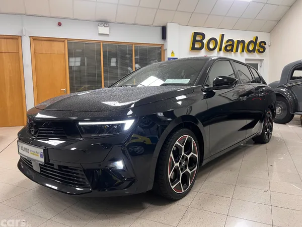 Opel Astra Hatchback, Petrol, 2025, Black