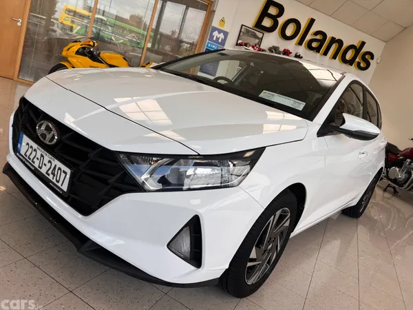 Hyundai i20 Hatchback, Petrol, 2022, White