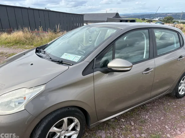 Peugeot 208 Hatchback, Petrol, 2014, Grey