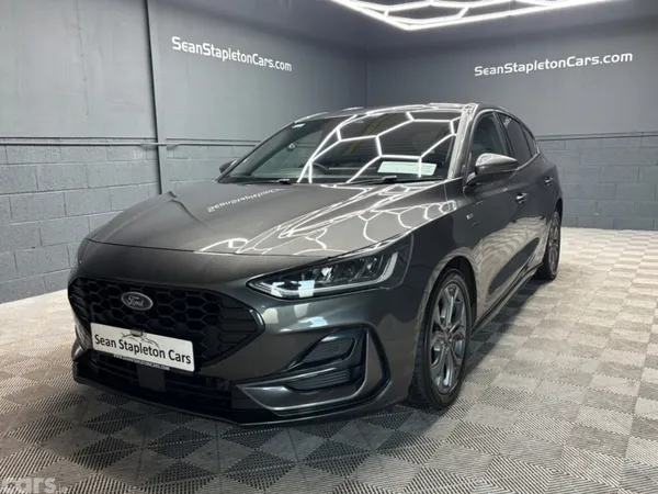 Ford Focus Hatchback, Diesel, 2023, Grey