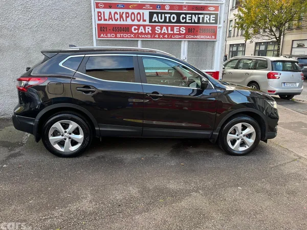Nissan Qashqai MPV, Petrol, 2020, Black