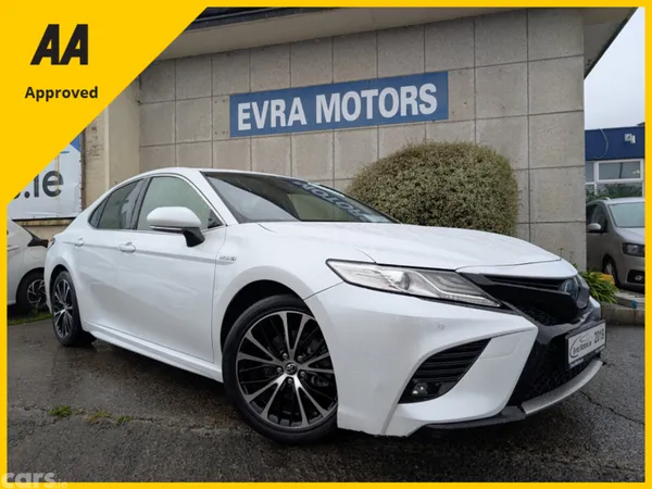 Toyota Camry Saloon, Petrol Hybrid, 2019, White