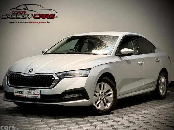 Skoda Octavia Hatchback, Diesel, 2022, Silver