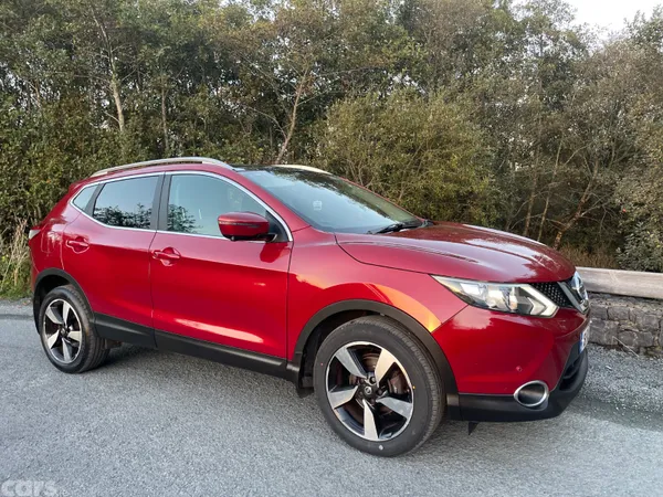 Nissan Qashqai Hatchback, Diesel, 2016, Red