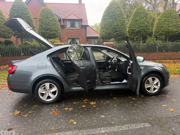 Skoda Octavia Saloon, Diesel, 2017, Grey