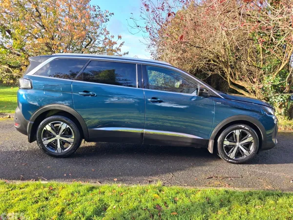 Peugeot 5008 MPV, Diesel, 2021, Blue