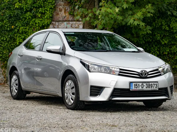 Toyota Corolla Saloon, Petrol, 2015, Silver