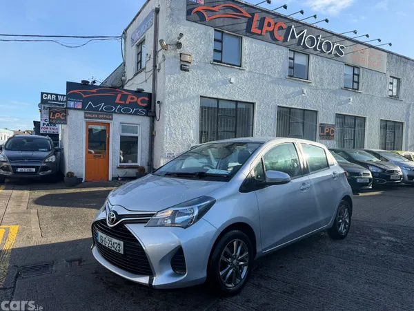 Toyota Yaris Hatchback, Petrol, 2016, Silver